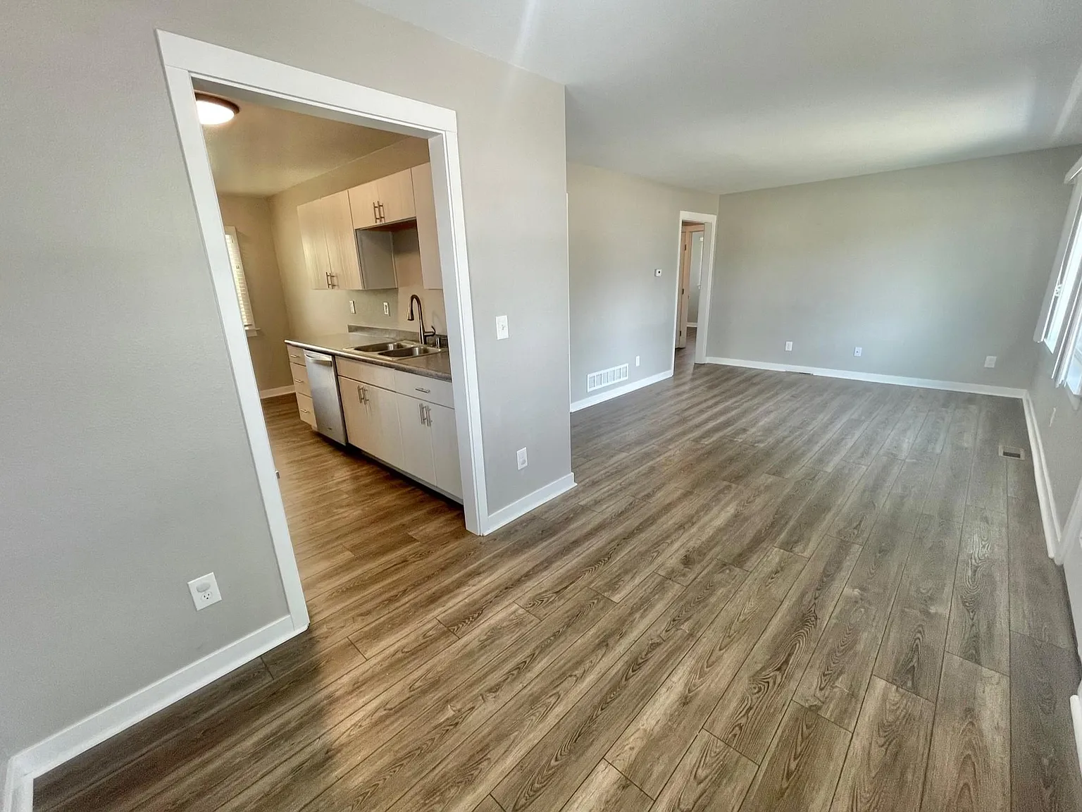 3 bed, 1220 sqft, $2,200 — Photo 4