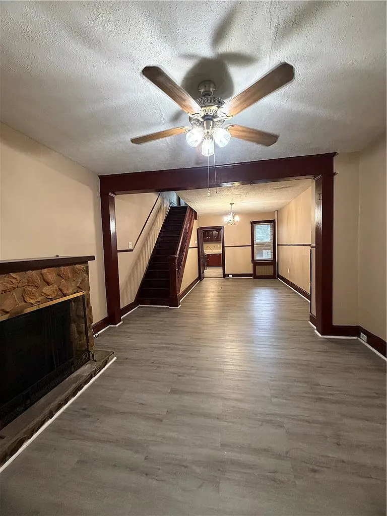 3 bed, 1280 sqft, $1,895 — Photo 3