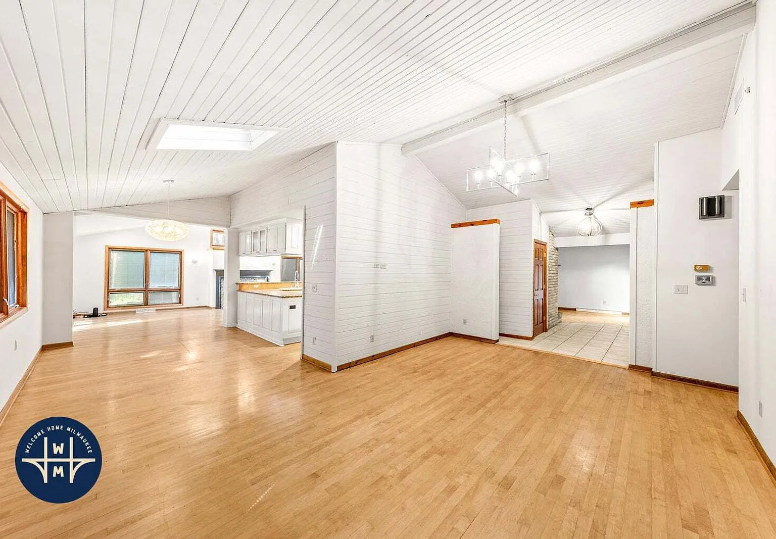 4 bed, 3.5 bath, 2104 sqft, $3,298 — Photo 3