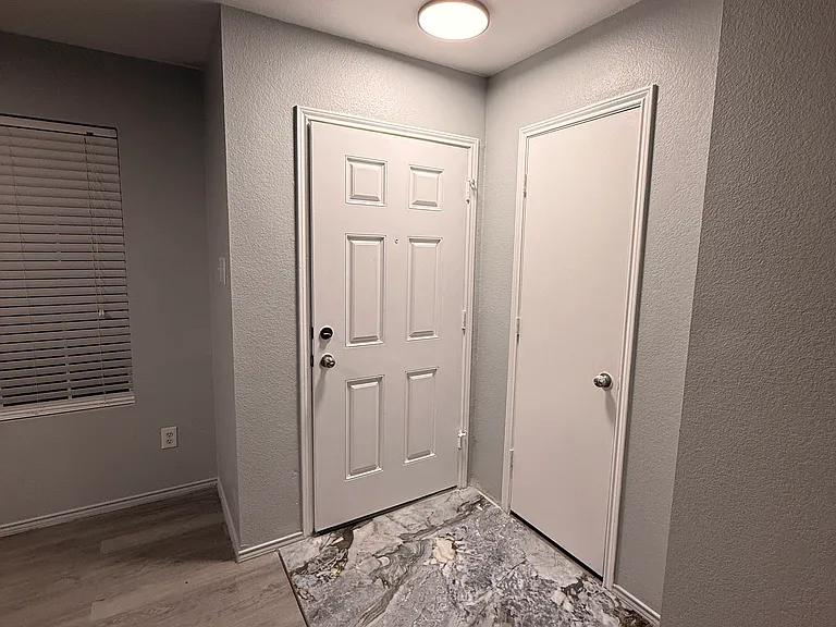 8440 Shallow Creek Dr — Photo 3