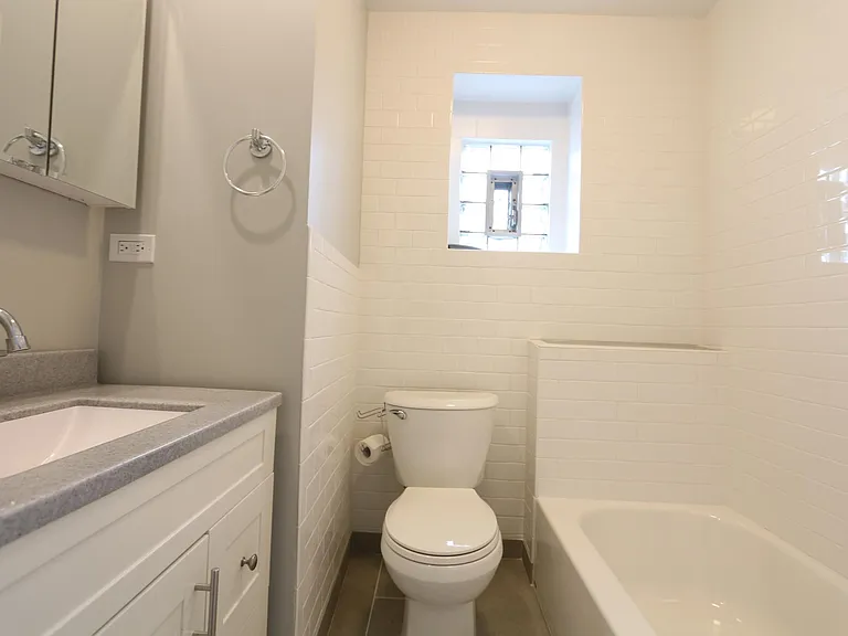 2029 W 21st Pl #2F — Photo 14