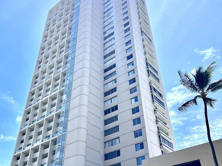 555 University Ave #101-1 — Photo 11