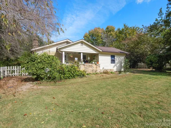 529 Hyder Allen Ln, Hendersonville, NC 28792