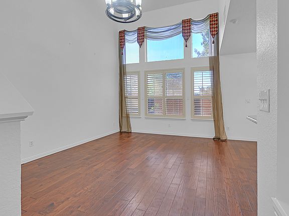 5th image of 948 Avondale Ln