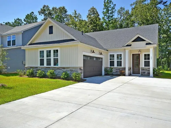 222 Creek Pointe Dr, Moncks Corner, SC 29461