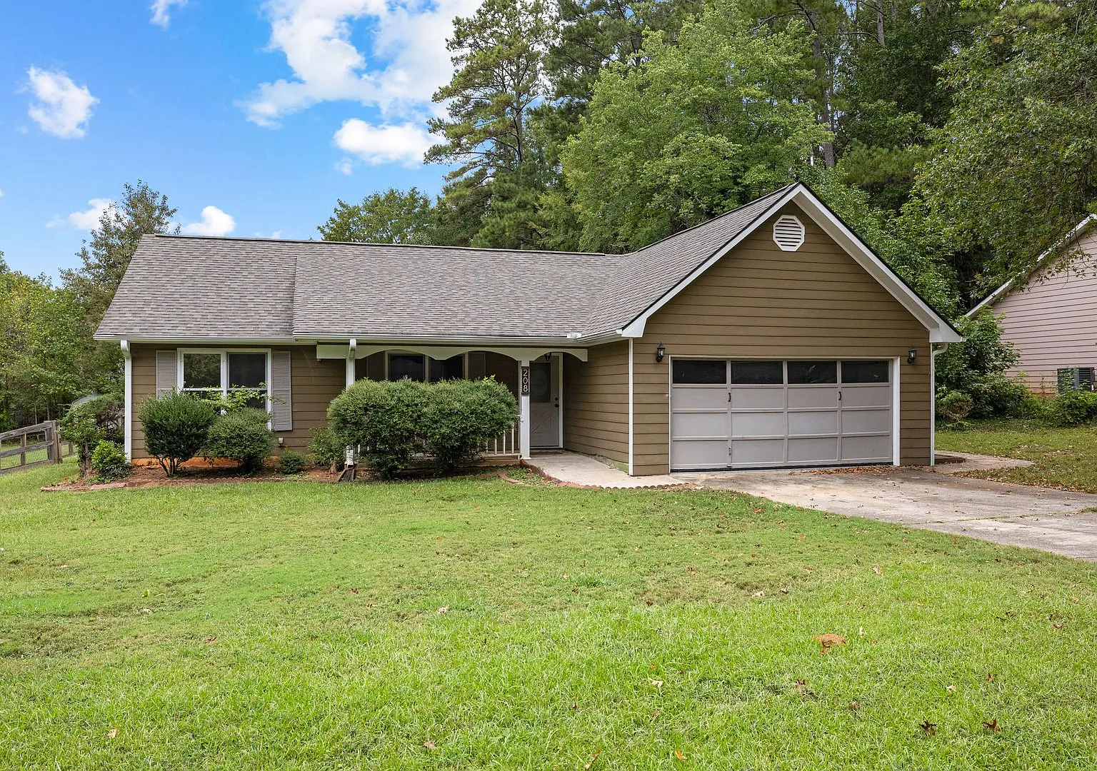 Updated 3 bedroom in Starr's Mill School District — Photo 2