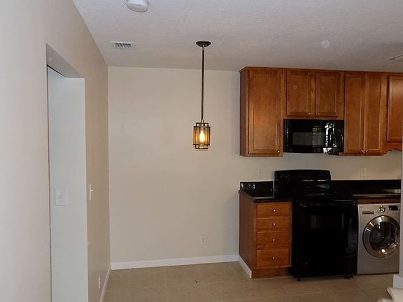 3rd image of 120 N Lakeside Dr