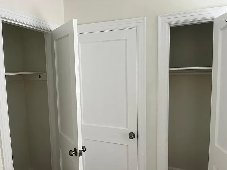 106 Lyndon Ln — Photo 12