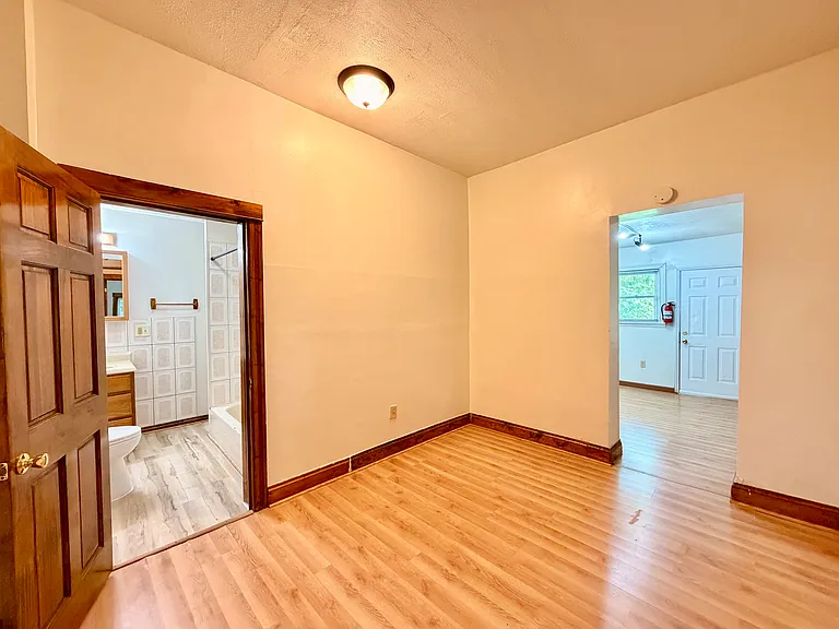 223 S 6th St — Photo 18