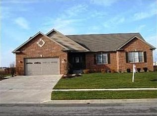 1629 Parkside Dr, Sycamore, IL 60178