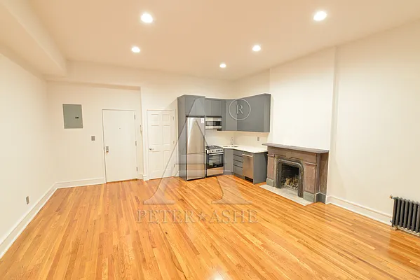 Rented by Peter Ashe | media 26