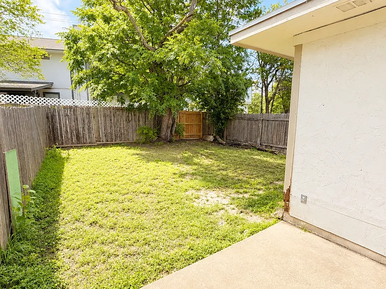 1217 Armadillo Rd #B — Photo 21