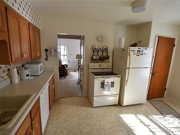 3rd image of 3950 Stratmore Ave