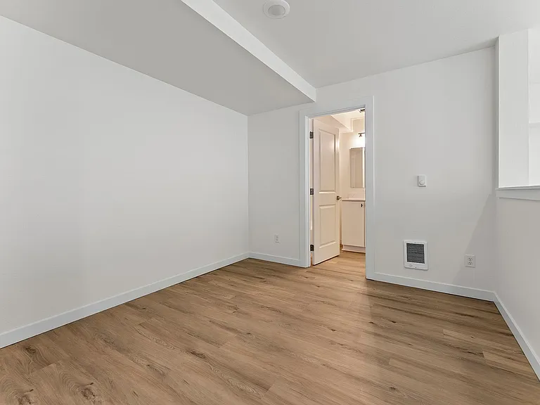 1820 NE Davis St #203 — Photo 22