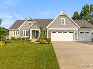 8721 Olde Meadow Dr NE, Rockford, MI 49341