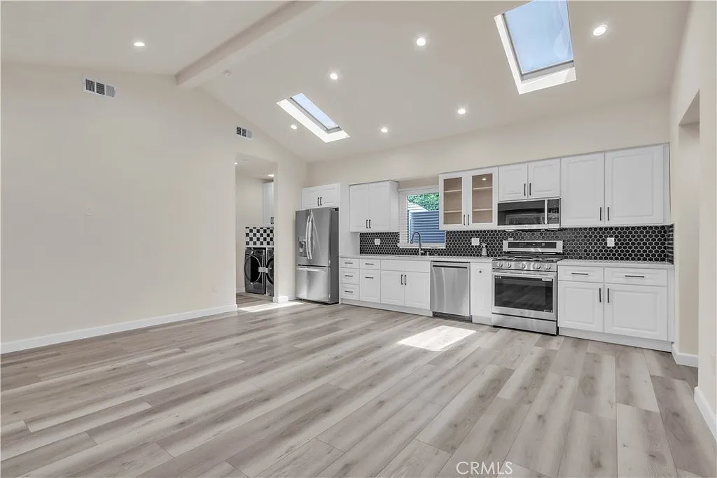 2 bed, 900 sqft, $3,250 — Photo 4