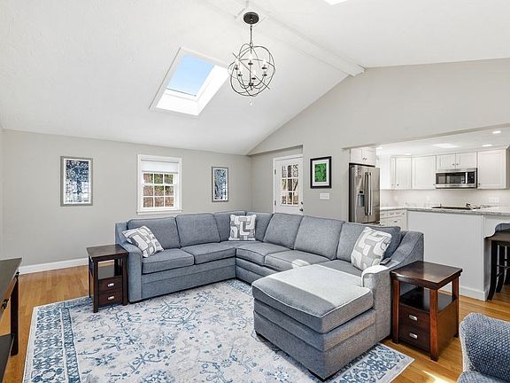 4th image of 103 Belmont St