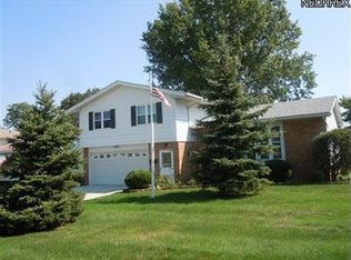 5803 Skyline Dr, Seven Hills, OH 44131