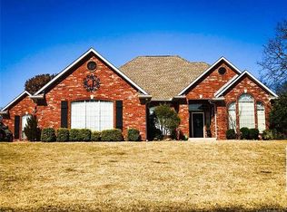 1916 Muirfield Dr, Ada, OK 74820
