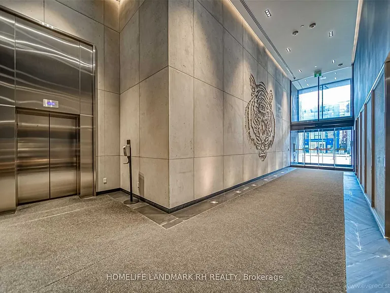 28 Wellesley St E #2204 — Photo 14