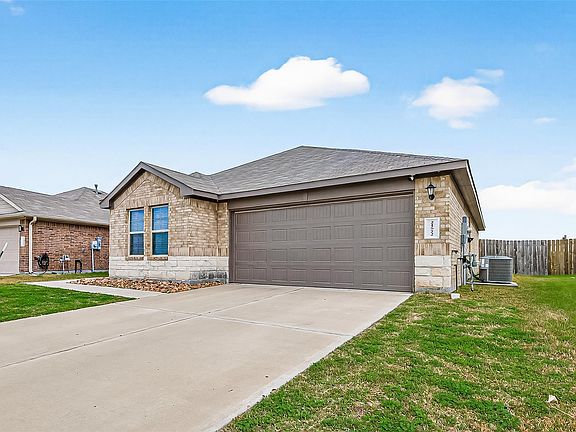 3rd image of 21522 Violet Ridge Rd