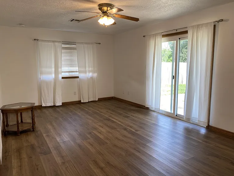 227 W Ridge Rd — Photo 3