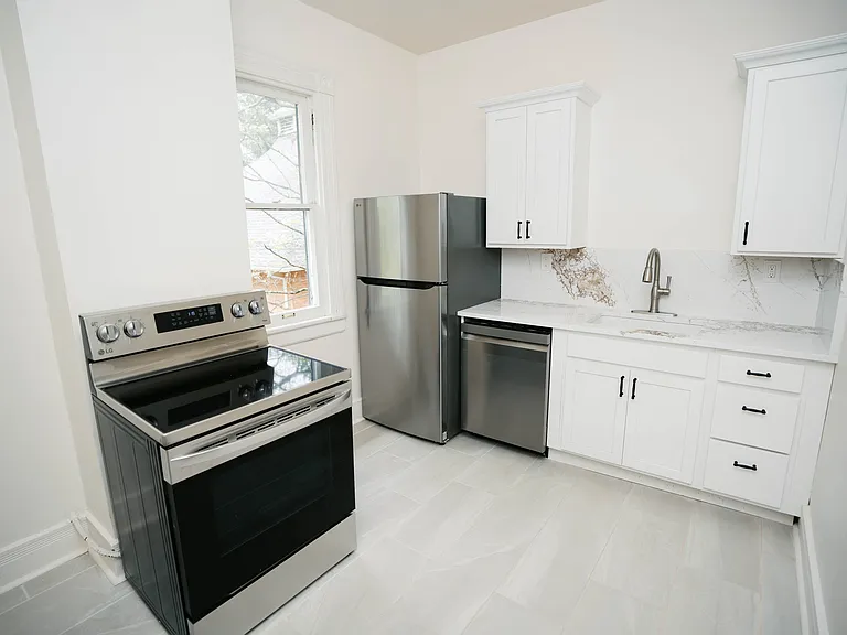 2399 Robinwood Ave — Photo 22