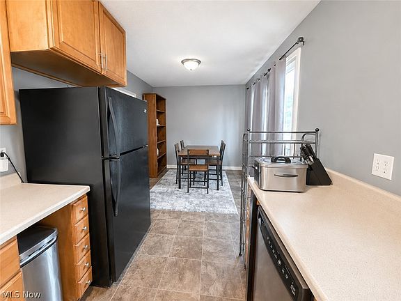 4th image of 5019 Comstock Dr