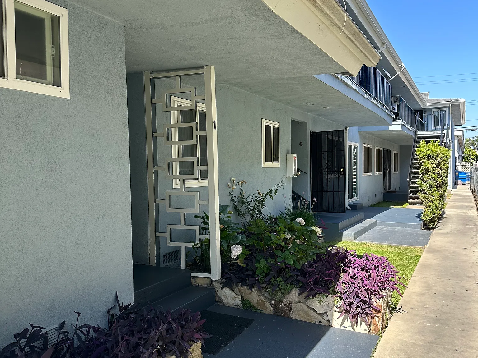 2 bed, 1000 sqft, $2,640 — Photo 1