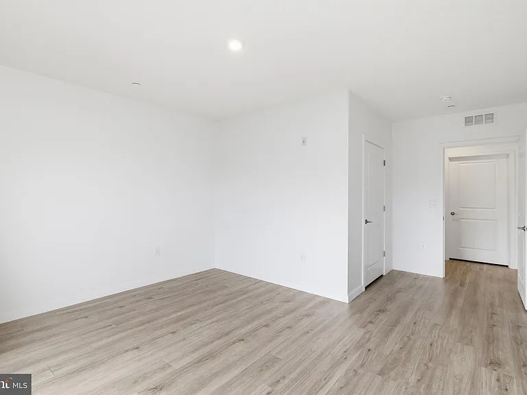 915 N Broad St #606 — Photo 13
