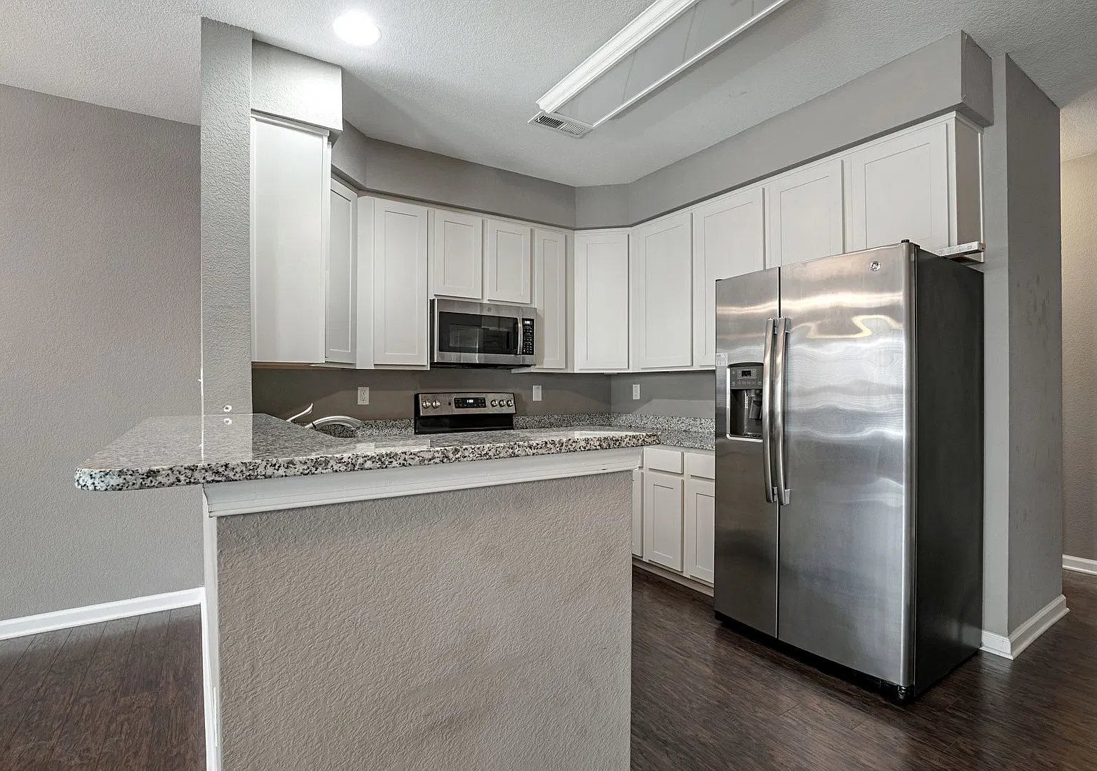 3 bed, 2.5 bath, 1947 sqft, $3,000 — Photo 4