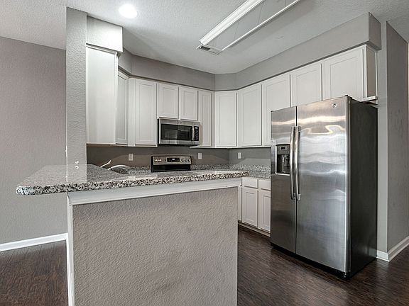 4th image of 211 Fountain Way Townhome H2o