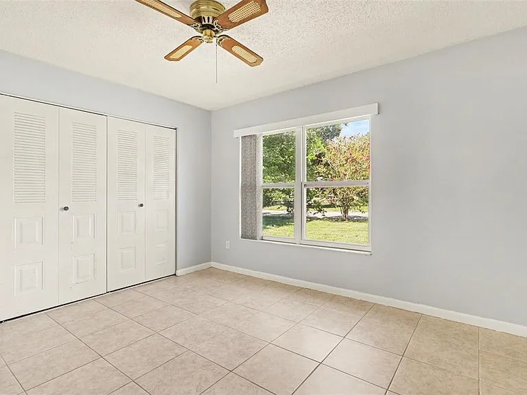 10157 Bluff Ct — Photo 18