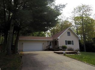 2118 E Lake Mitchell Dr, Cadillac, MI 49601