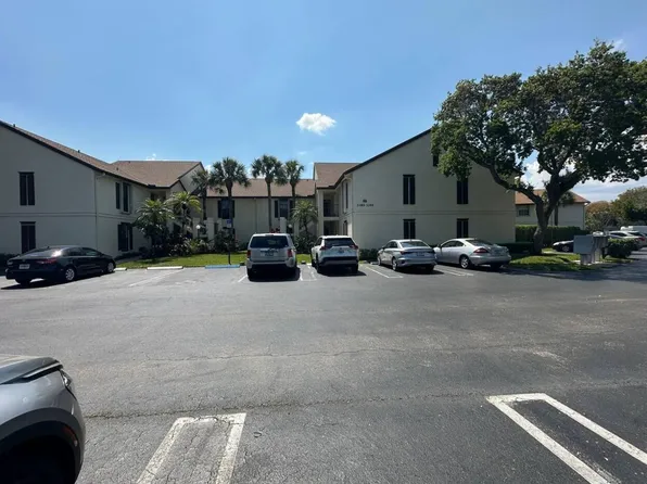 3395 Jog Park Drive, Greenacres, FL 33467