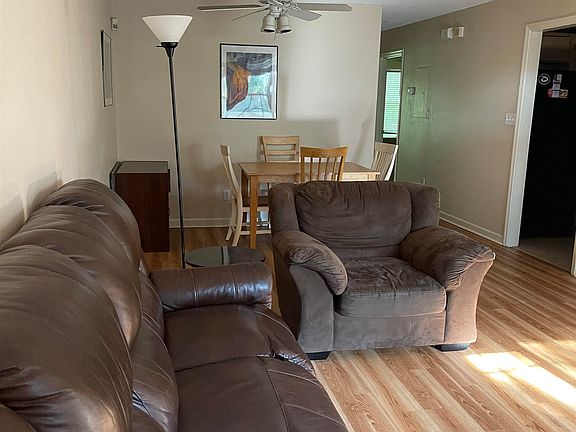 2nd image of 1100 Green Tree Ct #B
