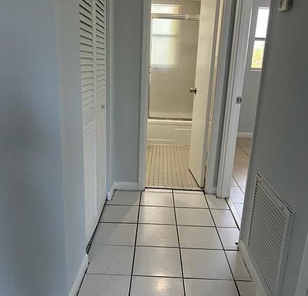 5th image of 600 SE 2nd Ave APT K21