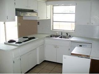 4th image of 1849 Hamlin Ct