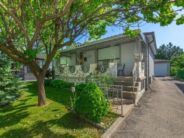 23 Chappel Hill Rd, Toronto, ON M3M 1M1