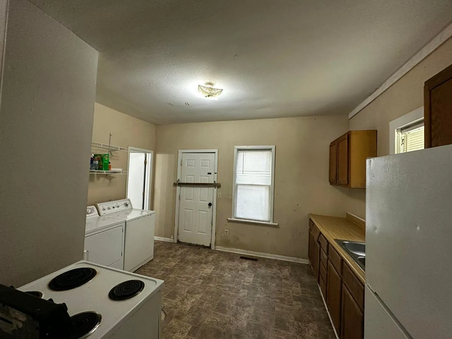 Affordable 2 bed 1 bath home for lease — Photo 3