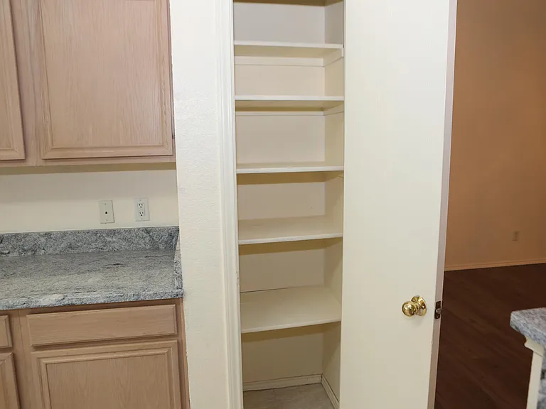 7305 Maplewood Dr — Photo 46