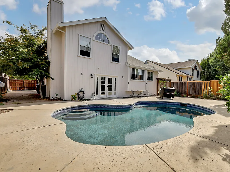 112 Garrett Dr