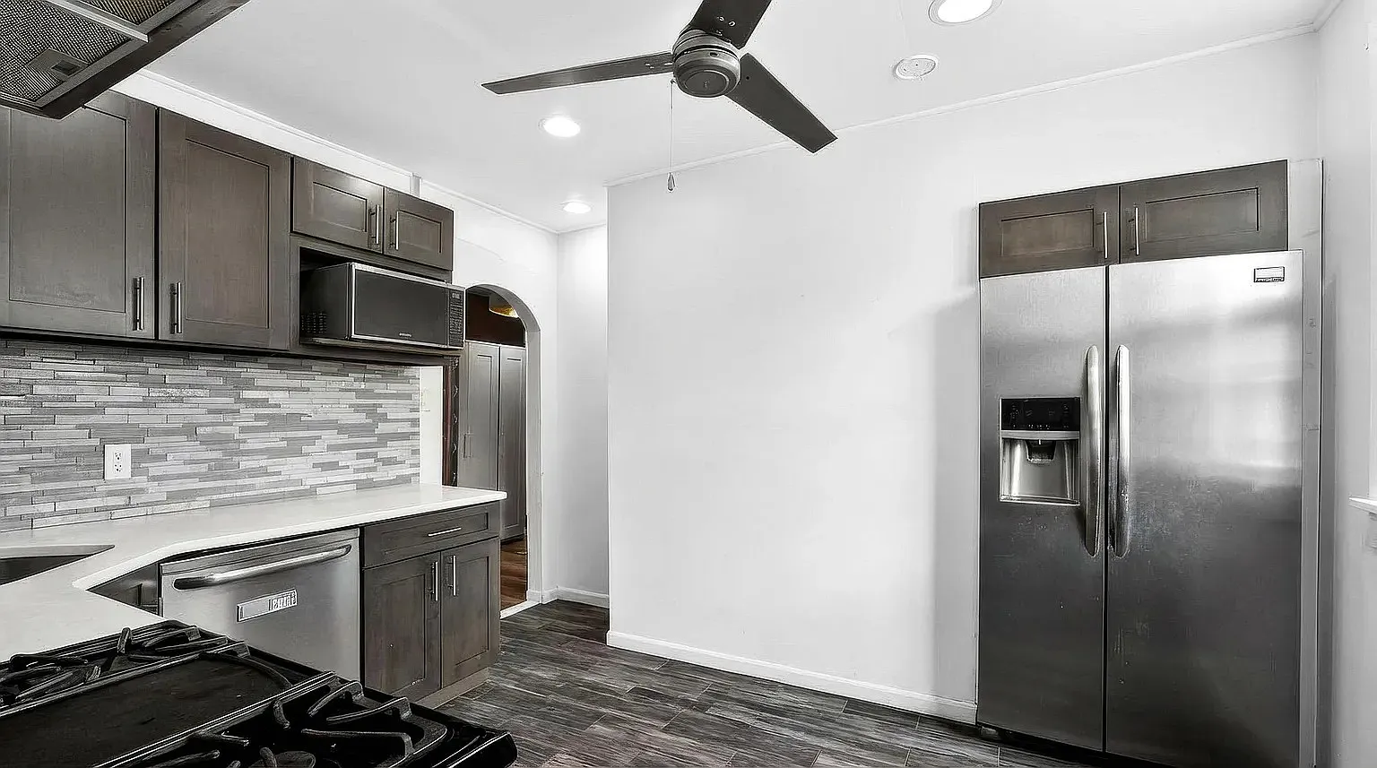 2 bed, 800 sqft, $1,900 — Photo 2