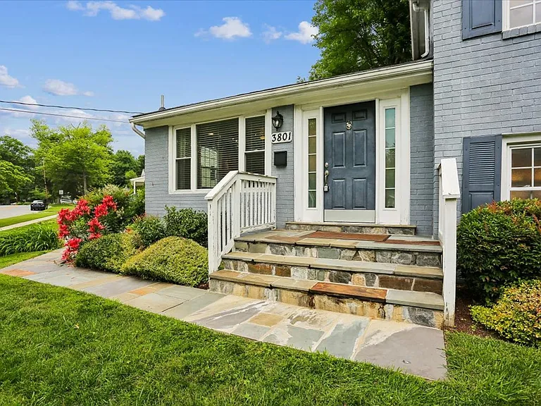 3801 Denfeld Ave — Photo 3