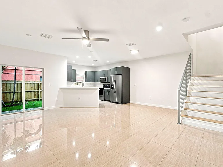432 SE 16th St #432 — Photo 7