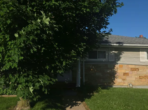 1016 McConnell Dr, Moundsville, WV 26041