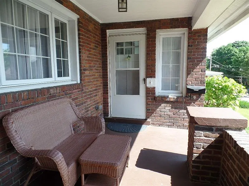 4 bed, 1.5 bath, 1507 sqft, $1,500 — Photo 2
