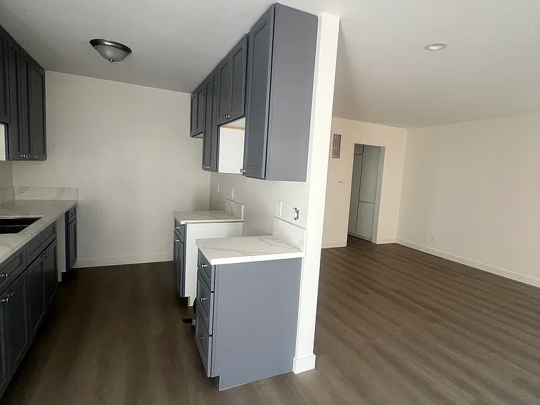 1329 Barry Ave #3 — Photo 5