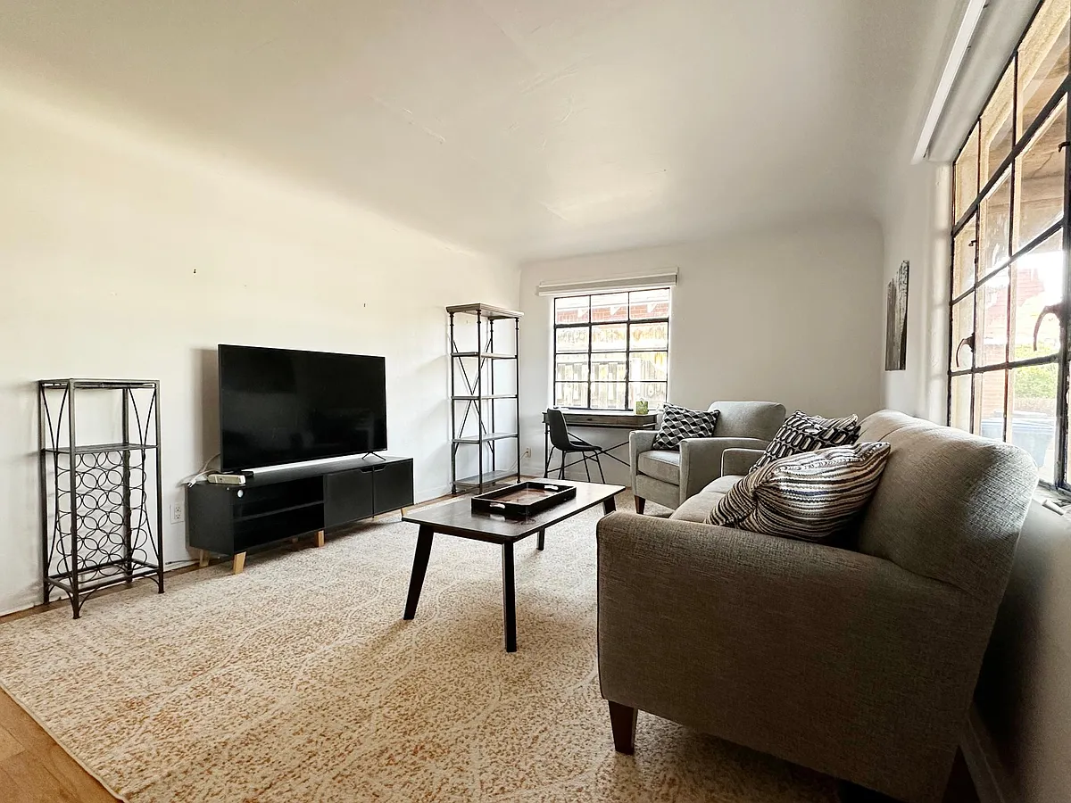 Building Photo - 1718 Silver Ave SE #1