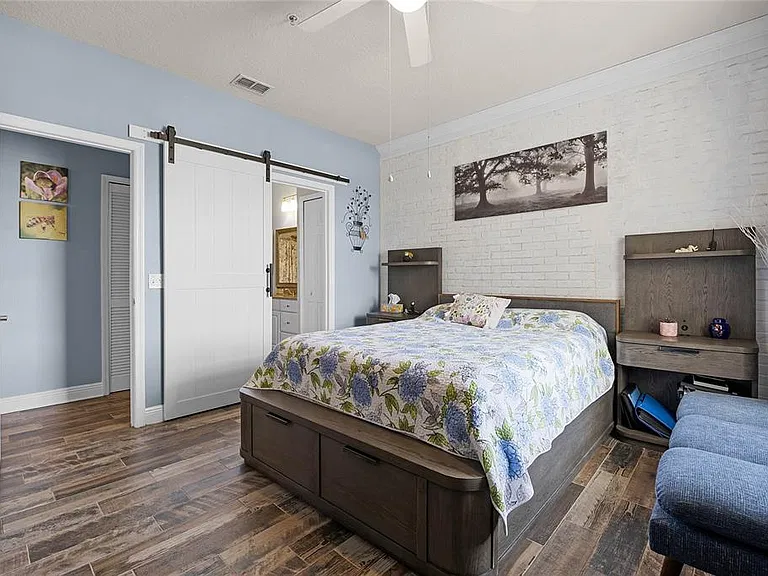430 Southern Pecan Cir #207 — Photo 5
